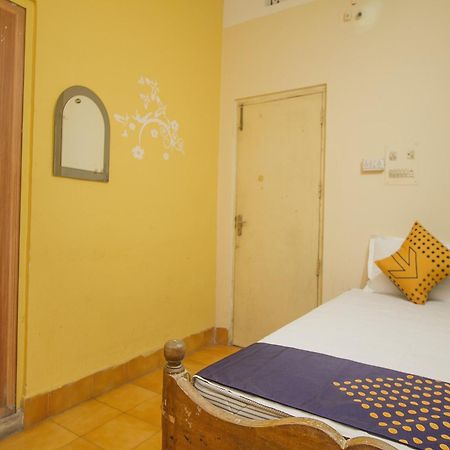 SPOT ON 48821 Hotel Chitra Alipur Duar Exterior foto