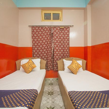 SPOT ON 48821 Hotel Chitra Alipur Duar Exterior foto