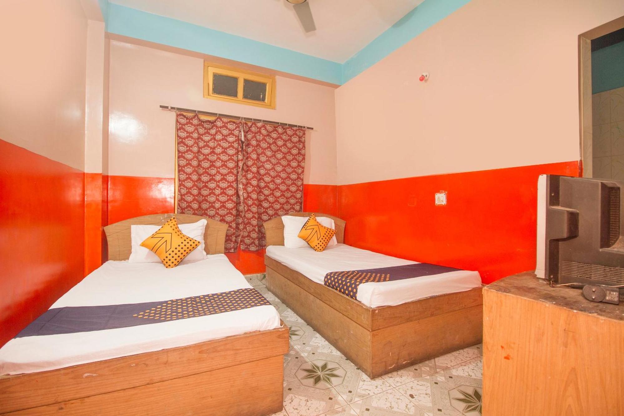 SPOT ON 48821 Hotel Chitra Alipur Duar Exterior foto