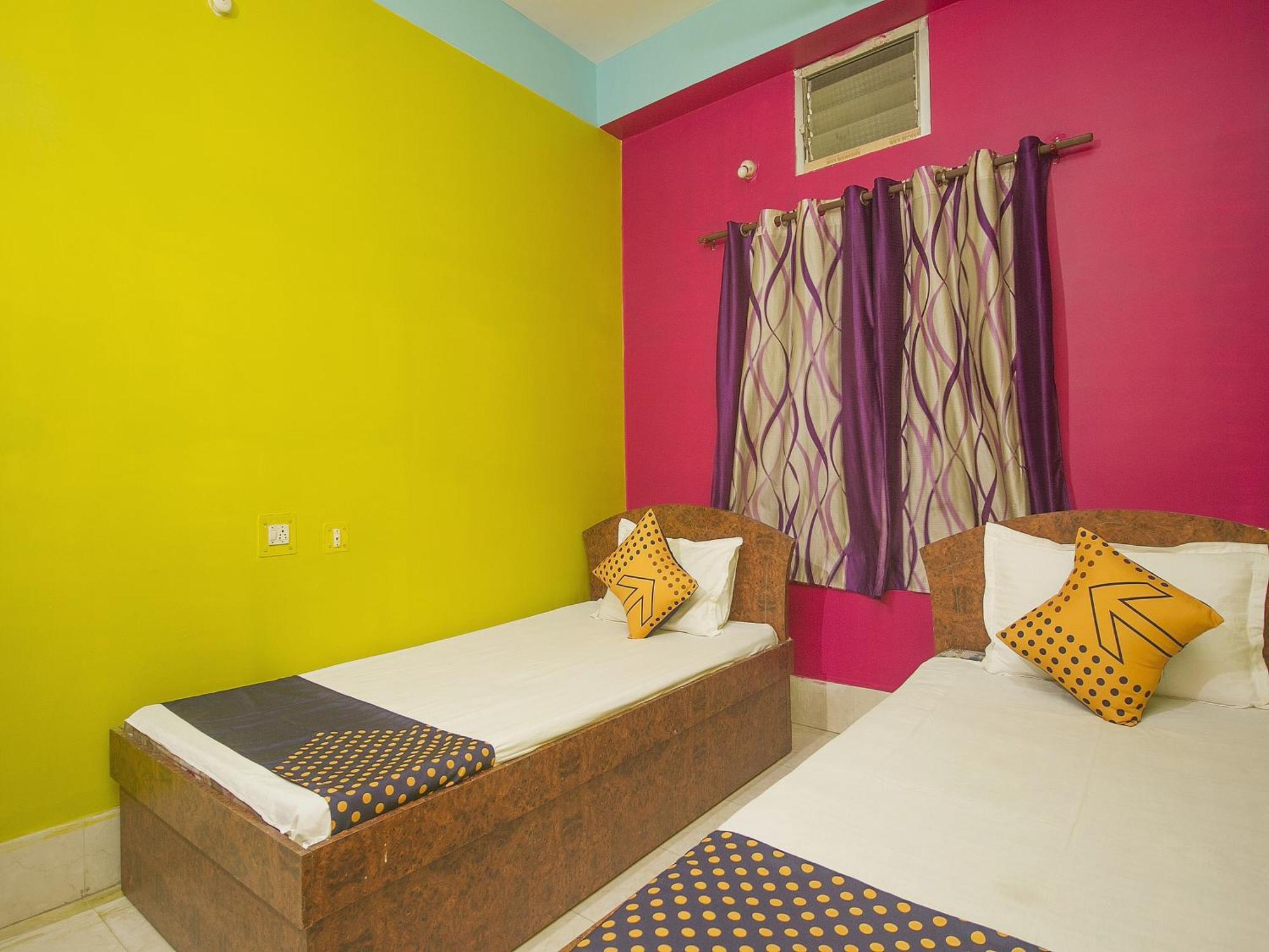 SPOT ON 48821 Hotel Chitra Alipur Duar Exterior foto