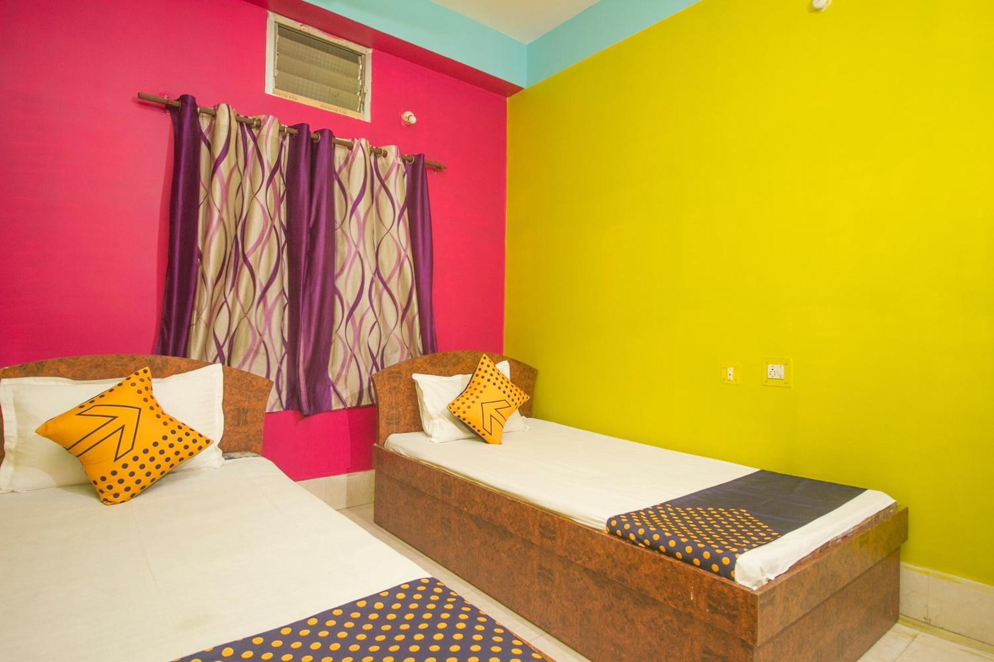 SPOT ON 48821 Hotel Chitra Alipur Duar Exterior foto