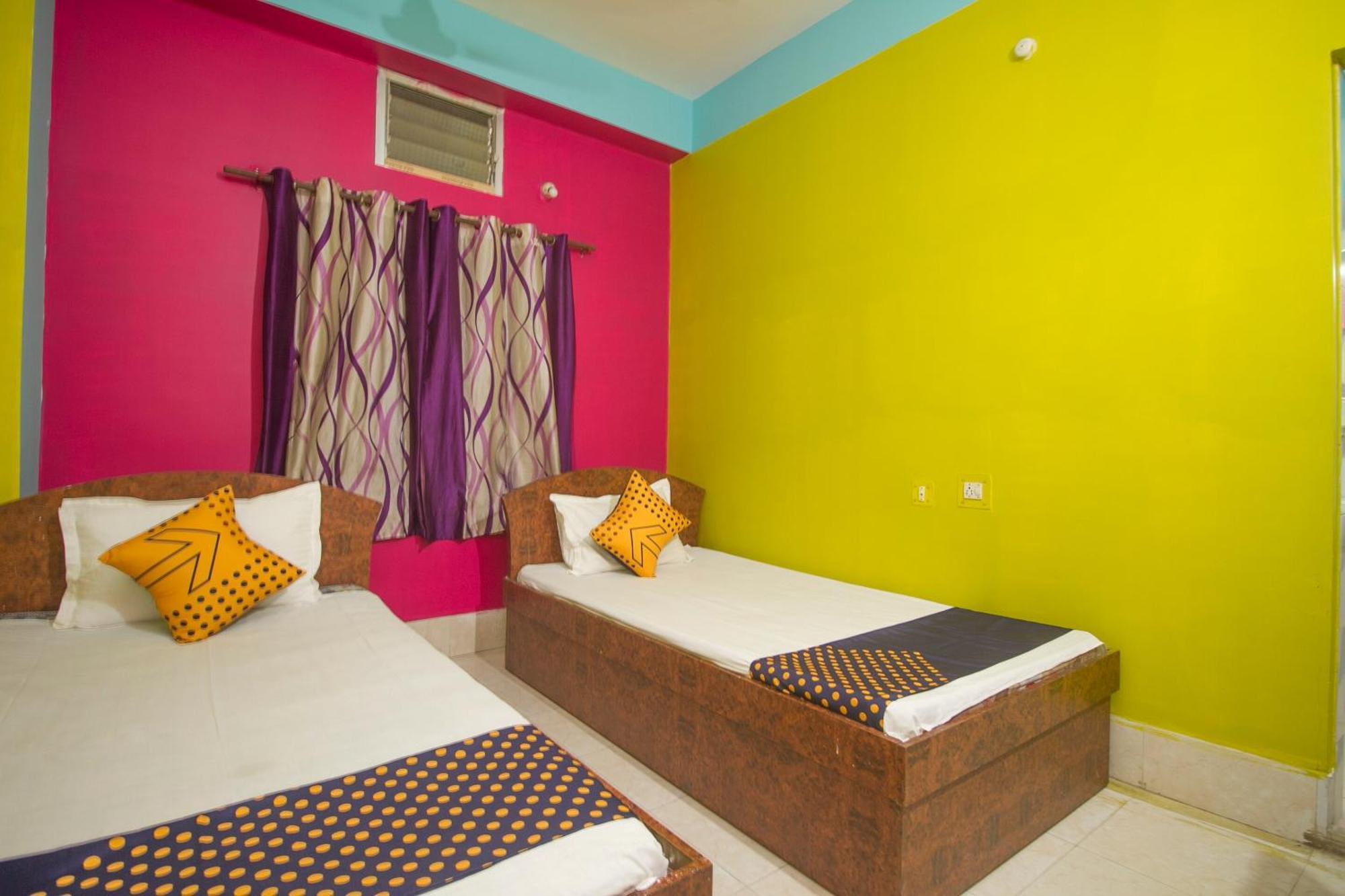 SPOT ON 48821 Hotel Chitra Alipur Duar Exterior foto